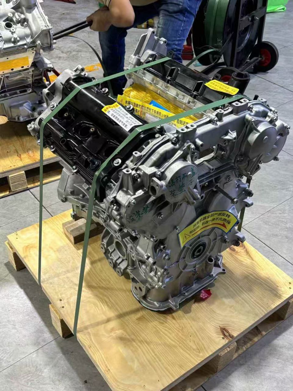 Двигатель Nissan VQ37VHR 3.7 (10102-1NCAD)