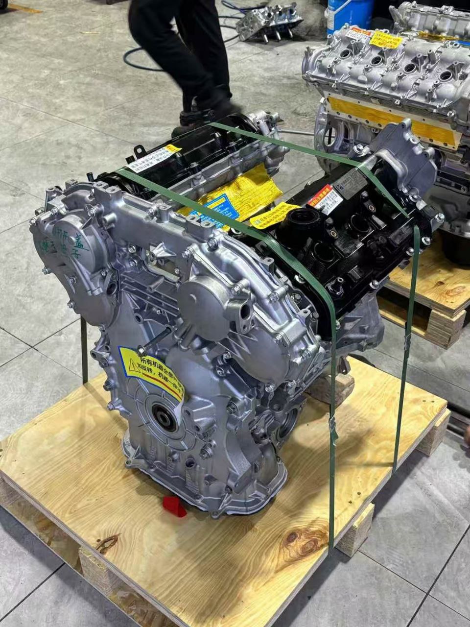 Двигатель Nissan VQ37VHR 3.7 (10102-1NCAD) — изображение 3