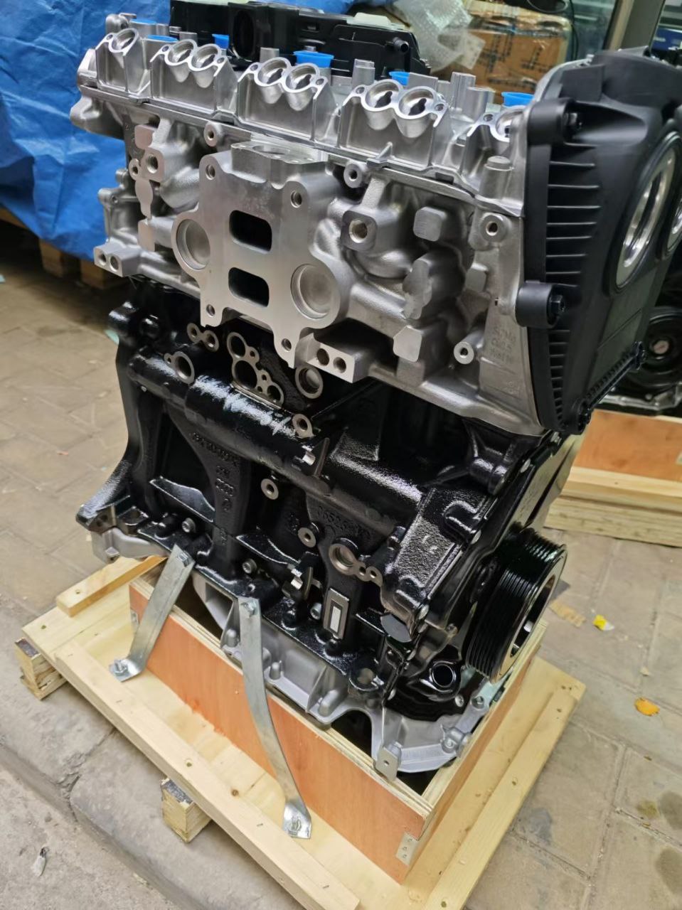 Двигатель новый Volkswagen CJS 1.8 TFSI (06J100035C)